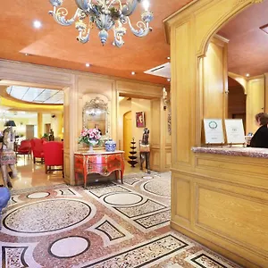 Cecilia Paris